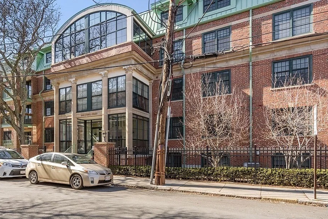 Russell Street entrance - Furnished apartment close to Davis and Porter Squares
