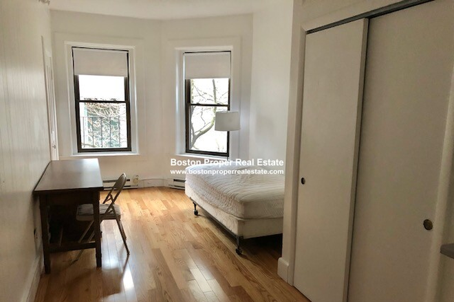 A - Furnished studio on Newbury Apartments