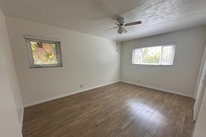 BEDROOM #3 - 3 Rooms for Rent in All-Female House – 1.2 Miles from Chapman + Utilities Included + Renovated Yard