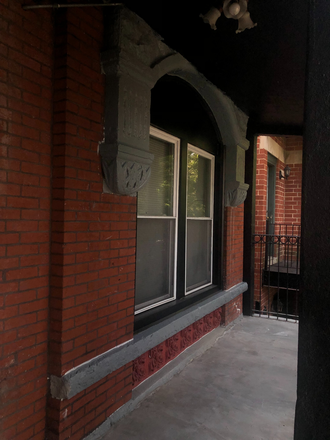 Front Patio Porch with Overlook - LARGE TRI-TAYLOR/MEDICAL DISTRICT | 4-BEDROOMS, 1-BATHROOM | CLOSE TO UIC, RUSH, MXC, TRANSIT, I-290 Apartments