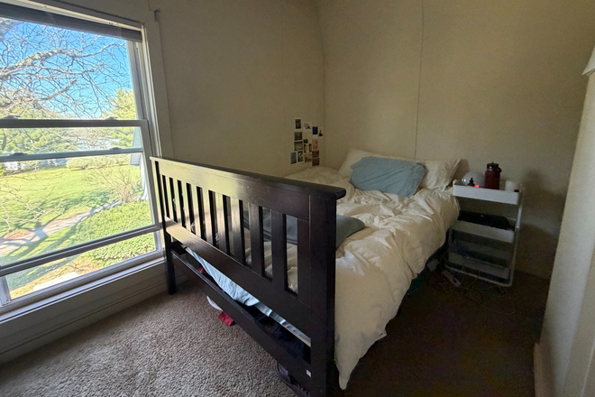 Bedroom - Furnished room at Puffton Village for summer sublet