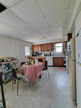 Kitchen - Room Available in Hollywood Neighborhood House