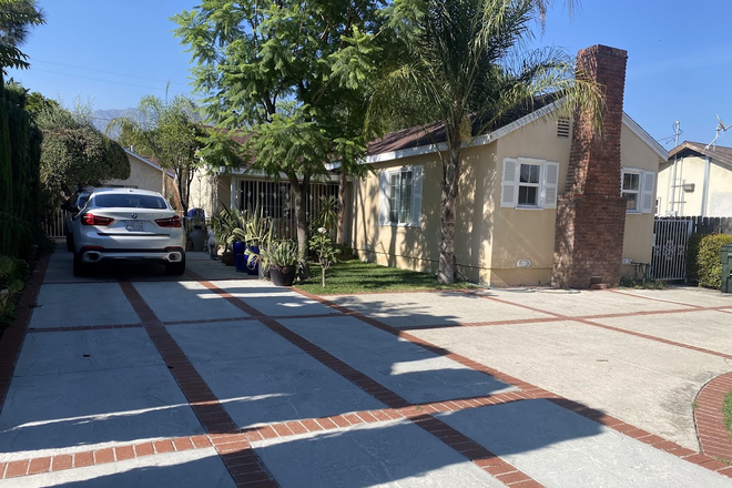 Front yard - 2BR Guest House • Utilities Included • 2.6 Miles from Caltech