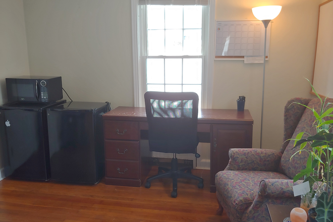 downstairs bedroom desk ourt front window - Room in private home. Fully furnished Less than a mile from UCONN. Will send pictures on request