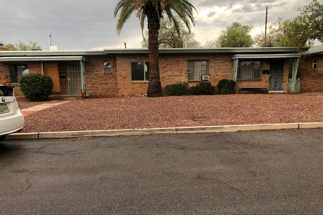 Front of Home - UA Med ctr - large2 bd -2 blks from Med Ctr/U of A; patio, W/D, AC recently remodeled