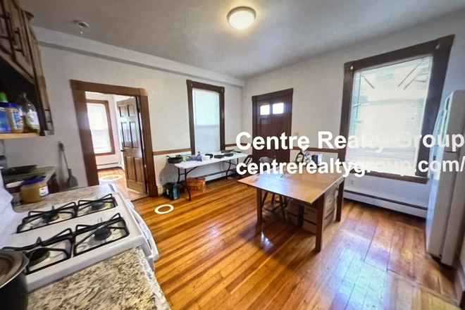 . - Spacious 4-5BR/2BA split level apartment available 6/1