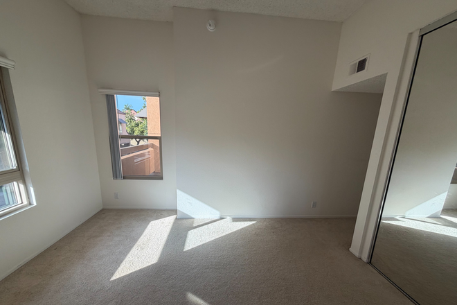 Private Bedroom - Dartmouth Summer Sublease (Female Only, Private Room/Bathrom)