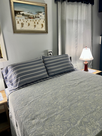 New bedding - Private Suite with Kitchenette & Pool, all Inclusive….in quite neighborhood