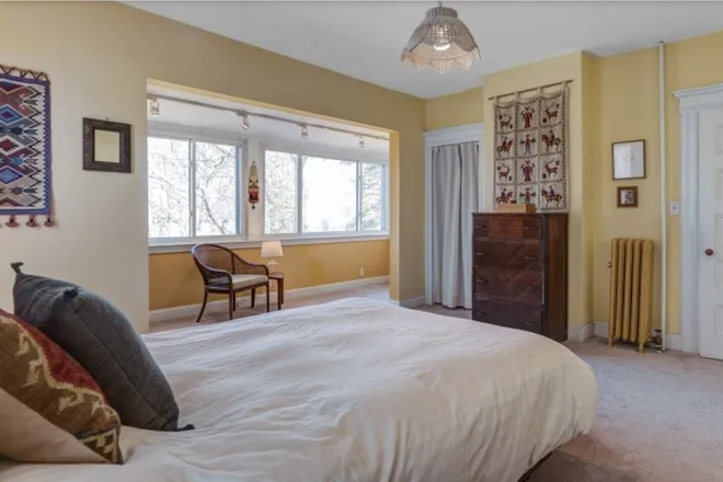 Bedroom - 5-bedroom house, close to campus, all girls