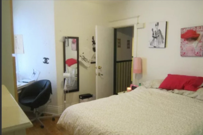 Bedroom - Amazing location near UofT! 2 bedrooms available