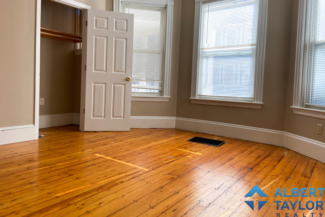 Bedroom #1 - Spacious 4 Bed 1.4 Bath on Sachem!!