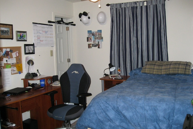 Bedroom - Close to campus and Northgate, good neighborhood