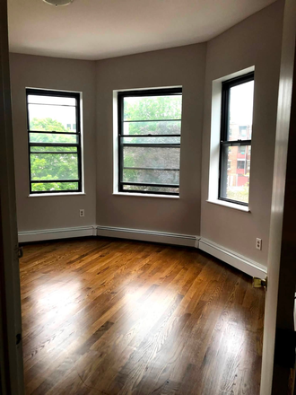 Picture of available bedroom - Looking for 1 roommate to join 9/1 lease for 3bed/1bath (early move in available!)
