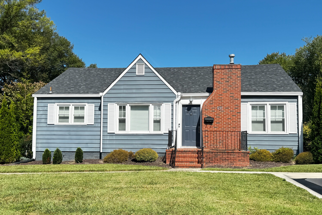 Outside Streetview - Charlton Farms