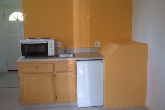 Kitchenette - Updated Rental: Near UC Campus: Quiet Studio Cottage with private entrance w fast wifi