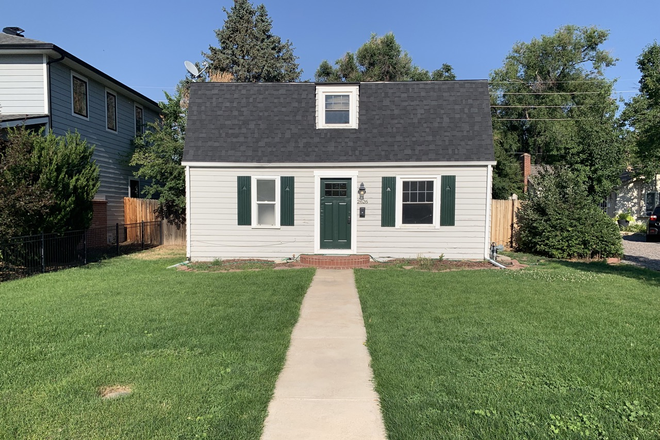 Front yard - 2626 S Franklin, Sunny two-story 3 Bedroom with 3 individual bathrooms (one for each of you!!)