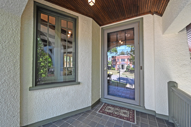Front Door - 6 Bedroom House for Sale in Clifton Gaslight District ($549,000)