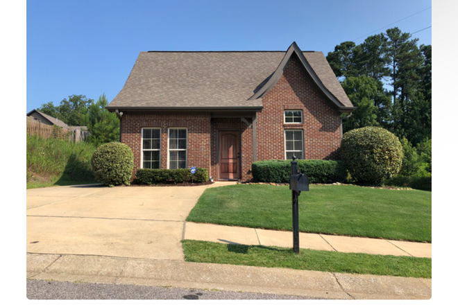 Outside Street View - Looking for 1 female roommate— Off Campus Housing