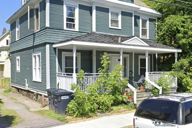 Front porch - Central location - Huge 6 Bedroom, 2.5 Baths, 2 Kitchens, 12 month Lease, Available June 2027 Duplex