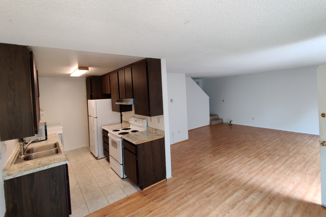 Kitchen - UCSD, BEST LOCATION 3BED/1.5 BATH WALK TO SCHOOL/SHOPS/BEACH