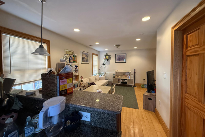 Kitchen and Living Room - Charming house with balcony near campus