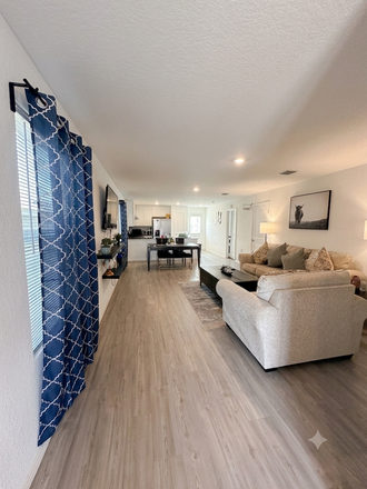 Comunal Living Room + Kitchen - 10023 Kersey Mill, San Antonio, TX, 78224. |Student Housing Near Campus|Fully Furnished Rooms | Al