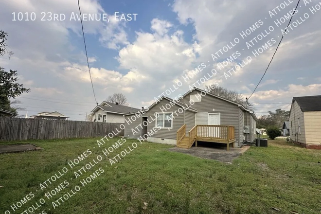 Backyard - 3 Bed 2 Bath next to the Law School!