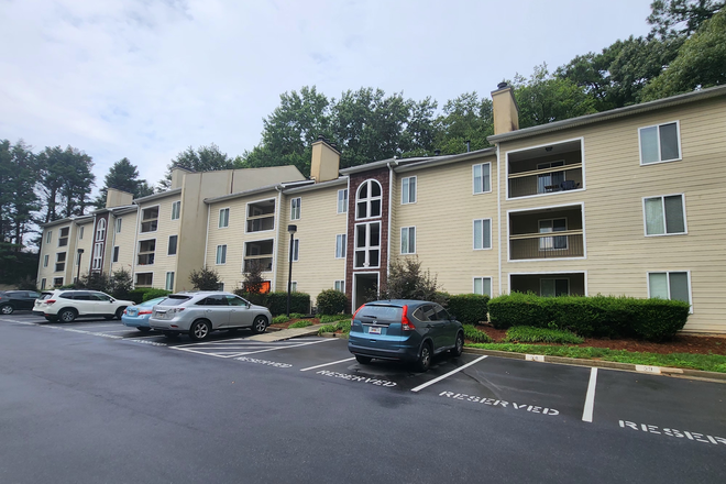 Condo building - 2 bd/2 ba condo - walk to Emory, CDC, bus stops, Publix, and restaurants; Fernbank Elementary School