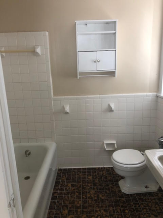 Bathroom - 702 REDGATE AVE / 2 BEDROOM / 2 BATH / OFFICE / WALKING DISTANCE TO EVMS / SNGH/ 4TH FLOOR UN Apartments
