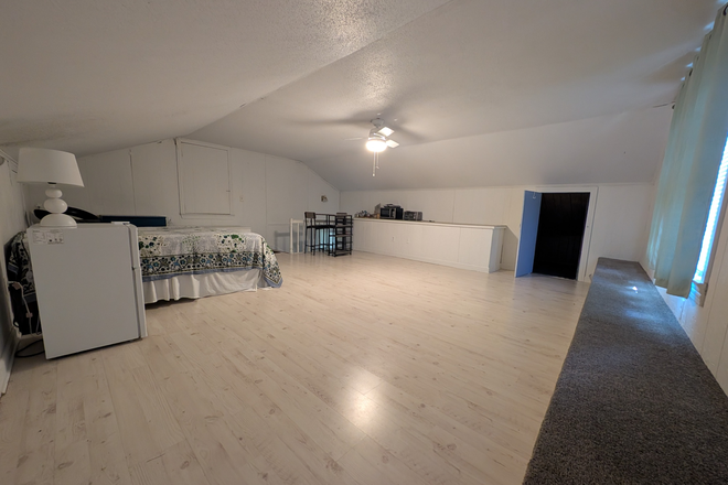 Studio - House