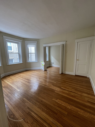 1 - JAN 2025-Sweet Brighton Studio w/ Alcove. H/HW inc. No Fee To You!