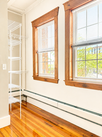 large windows - flex start dates 7/15/26-8/1/26 2B1B High ceilings, Wood floors, located in the center of town