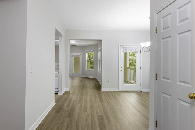 Entrance into condo - Azalea Trace Condos, close to campus, close to shopping, centrally located in Wilmington