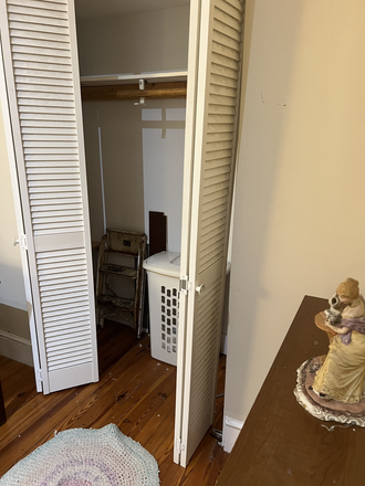 middle bedroom - Homeshare in Charles Village - Near Campus - 2 private bedrooms available
