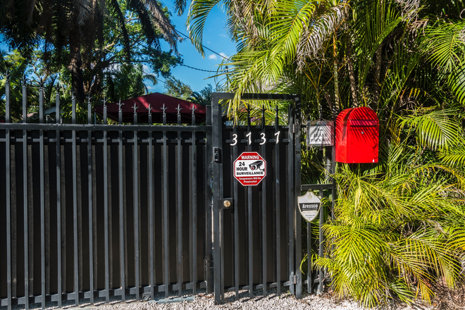 studio parking inside gate - Grove Cottage Apartments