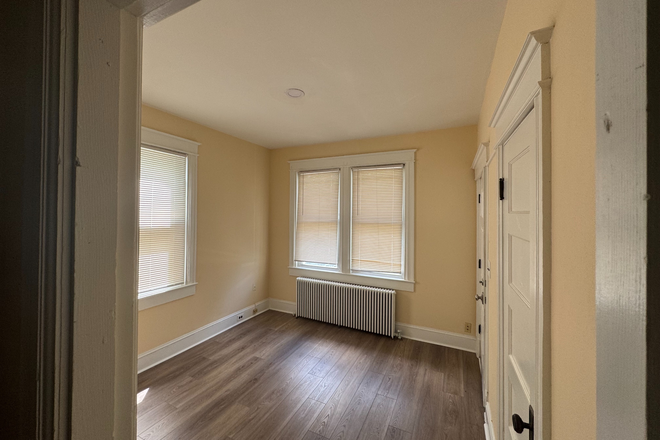 Living room - Private 1 bedroom apartment for a working student or young professional