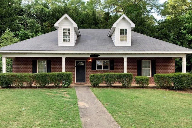 Outside View - 1 Bedroom Sublease Available - Eagles Landing (FEMALE ONLY)