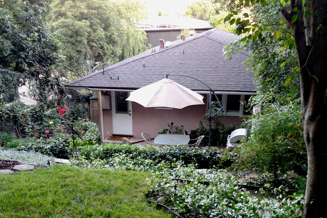 Patio with private barbecue and wok station - Private 1br/1ba space with kitchen features and laundry convenient to both ArtCenter campuses House