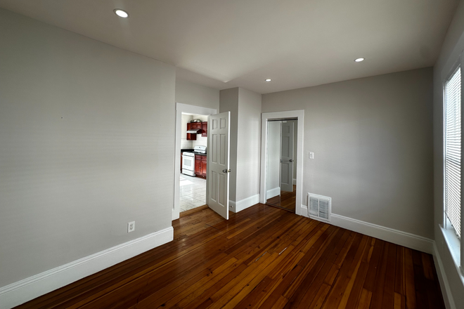 Room - 40 Sudan Street #3 | Room For Rent | Sunny and Spacious 3 Bed Condo