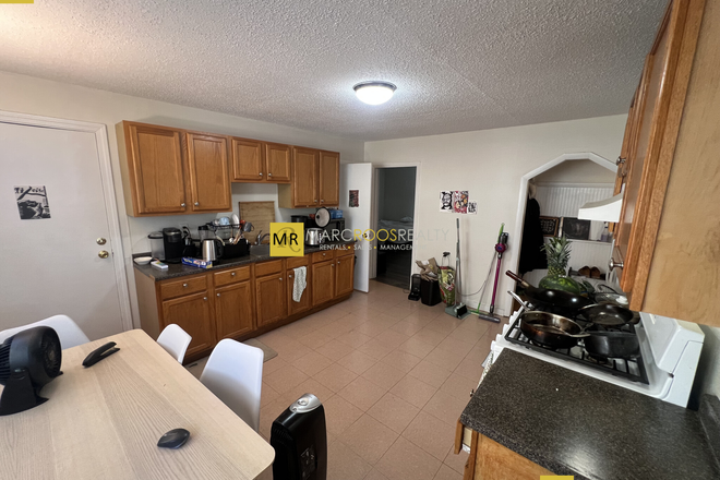 Call NOW for showings! 617-236-8600 - PROSPECT ST - INMAN SQ 2BR/1BA AVAIL *9/1/2025* W/ LNDRY IN BLNG, EIK, LRG BDRMS NEAR MBTA RED LINE!