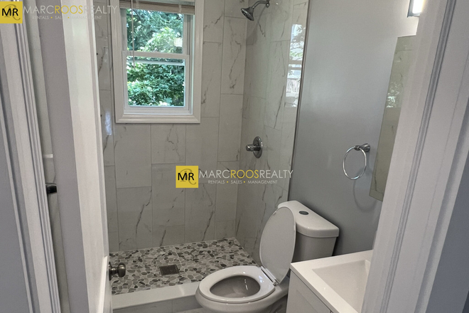 Bathroom - Somerville 4 Bed Raymond Ave Apartments