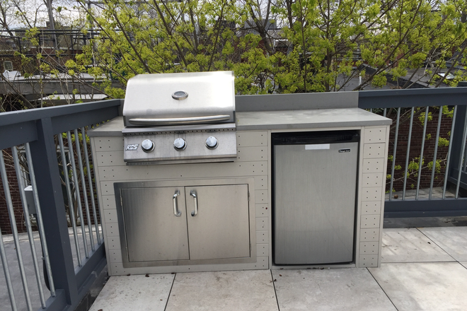 Private Deck + Grille - *NO BROKER FEE* SingleFamily Home, Steps from Campus!