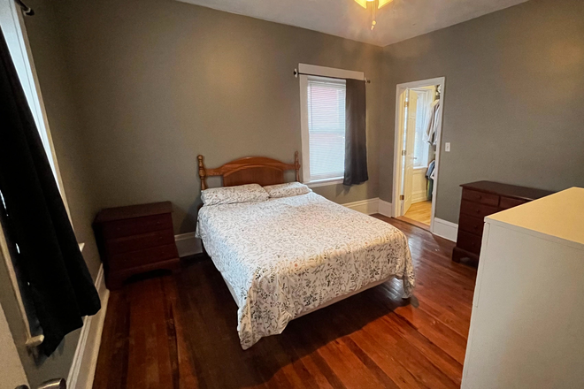 Master bedroom - Charming 2-bedroom in Little Italy Apartments