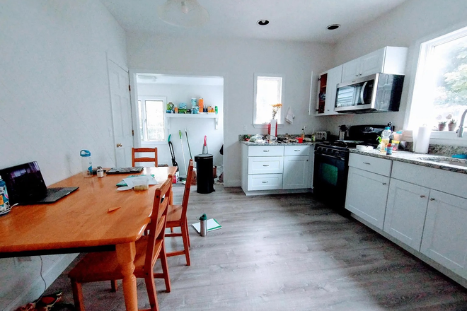 . - Teele Ave Somerville 4 bed 2 bath available June 2027! Nicely renovated! Apartments