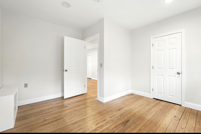 Bedroom from window looking inward - Pelham Rd House, close to campus