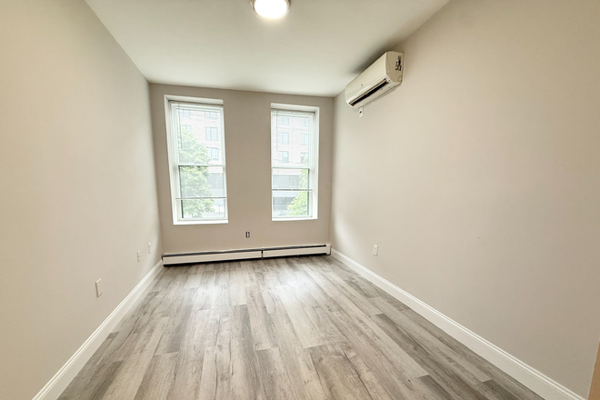 Sample Bedroom #1 - $1,000/BEDROOM near Campus!!