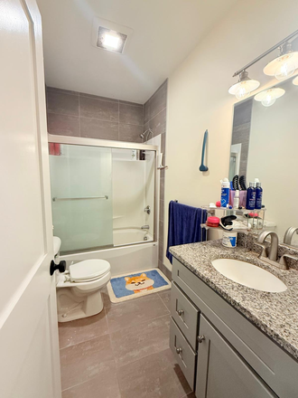 bathroom-1 - 193 Cypress