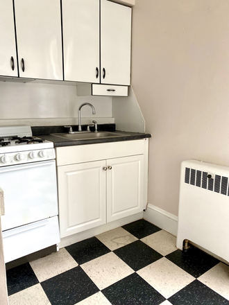 Kitchen - 1 Bedroom Apartment. Walk to Brown. Heat and Hot Water Included.