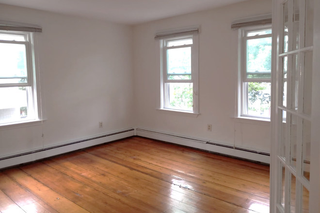 Bedroom 2 - 2 bed, 1 bath condo, 10 mins walk from Kendall Square