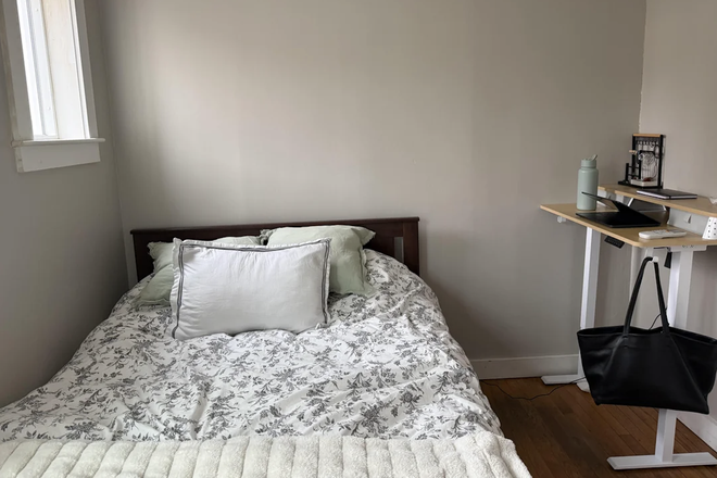 Full size bed, Standing desk - Spring 2026 Sublet (Feb-April), 5 min walk to NEU, 2 Female NEU Roommates